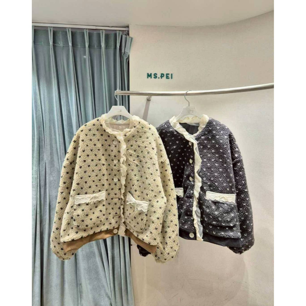 [預購 每周日中午 12:00收單] 2025 韓國 秋冬女裝 點點蕾絲滾邊刷毛外套-細節圖3
