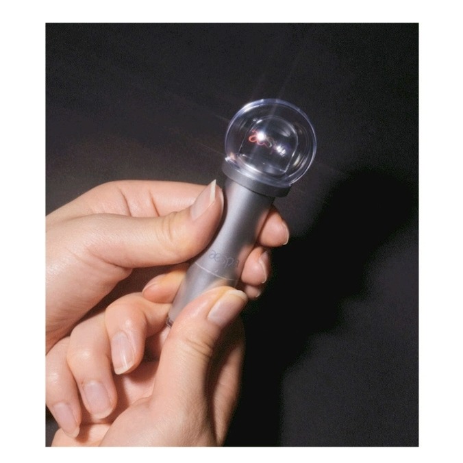 [預購 每周日中午 12:00收單] 2025 韓國 LANEIGE X AESPA 粉絲手燈設計變色潤唇膏-細節圖5