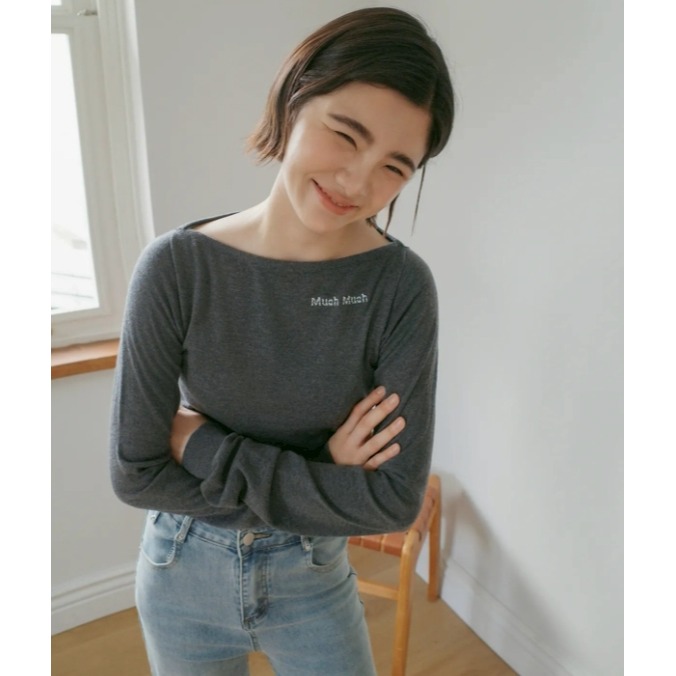 [韓國優惠ing][預購 每周日中午 12:00收單] 2025 韓國 秋冬女裝 MUAHMUAH 船型領LOGO上衣-規格圖5