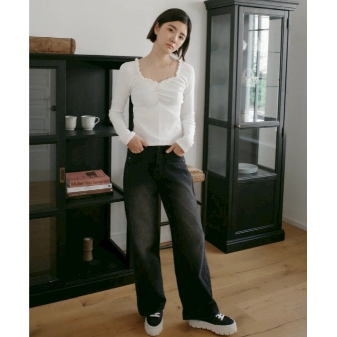 [韓國優惠ing][預購 每周日中午 12:00收單] 2025 韓國 秋冬女裝 MUAHMUAH 木耳邊領口上衣-細節圖3