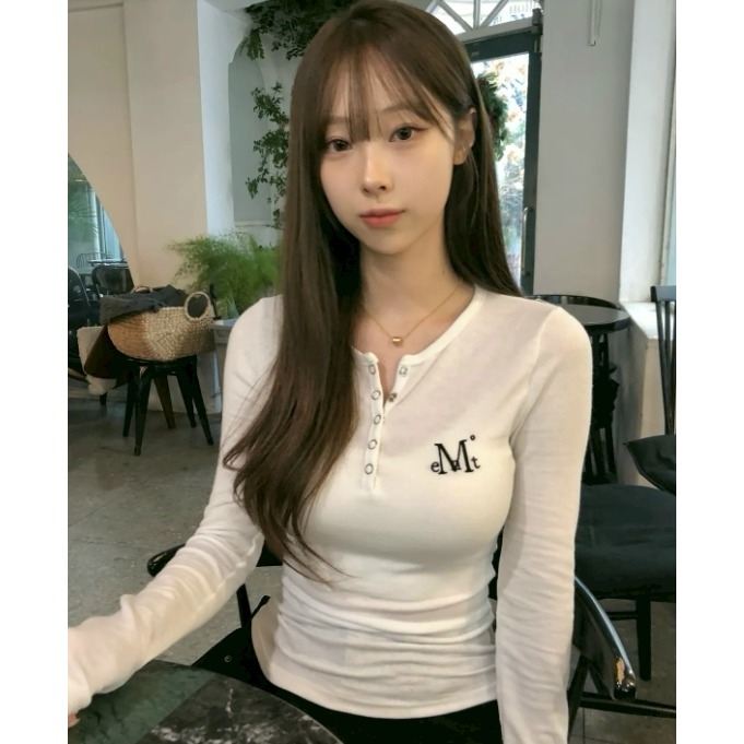 [預購 每周日中午 12:00收單] 2025 韓國 秋冬女裝   MUCENT 半開領  logo上衣-規格圖8