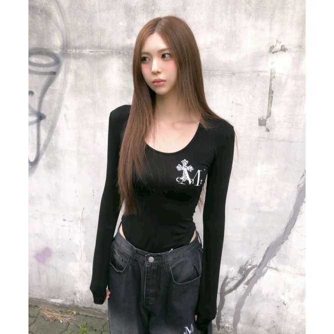 [預購 每周日中午 12:00收單] 2025 韓國 秋冬女裝 MUCENT 小十字架LOGO上衣-規格圖5