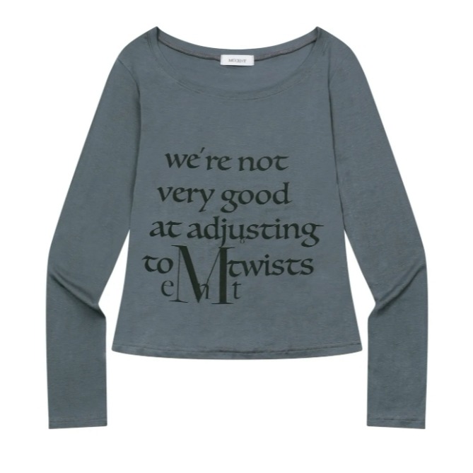 [預購 每周日中午 12:00收單] 2025 韓國 秋冬女裝  MUCENT 船型領英文上衣-細節圖2