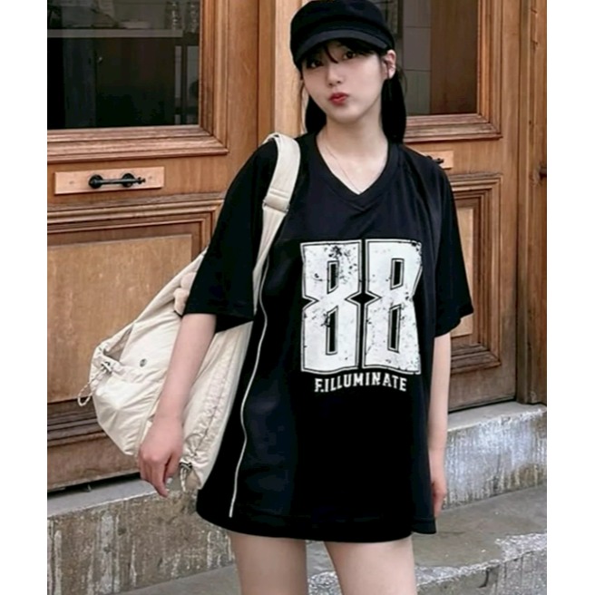 [韓國打折ing][預購 每周日中午 12:00收單] 2026 韓國 F.ILLUMINATE  V領88數字上衣-細節圖8