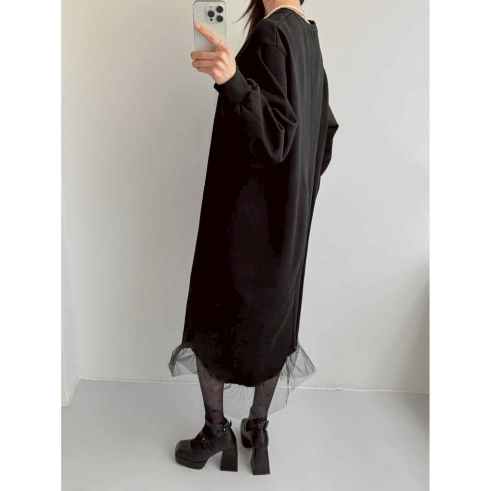 [預購 每周日中午 12:00收單] 2026 韓國 秋冬女裝 蕾絲滾邊下擺設計連身洋裝-細節圖4