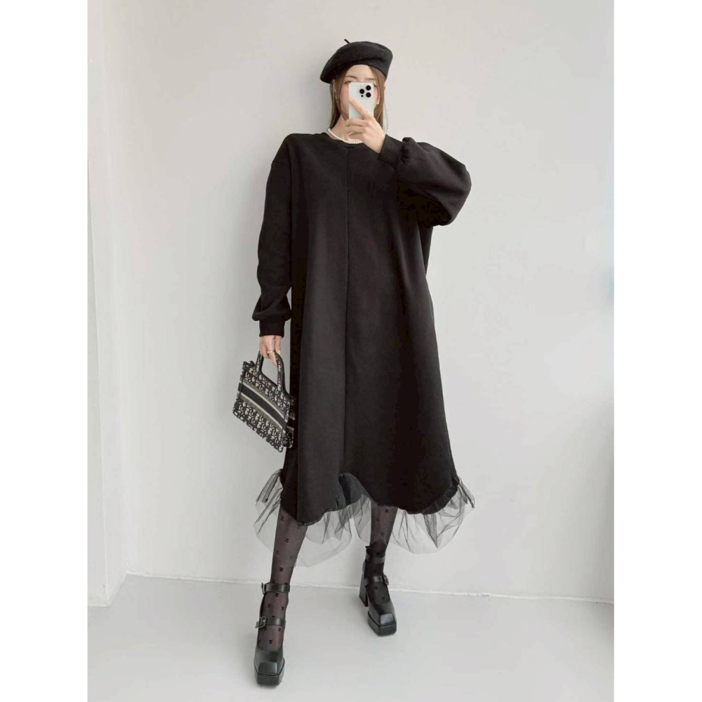 [預購 每周日中午 12:00收單] 2026 韓國 秋冬女裝 蕾絲滾邊下擺設計連身洋裝-細節圖7