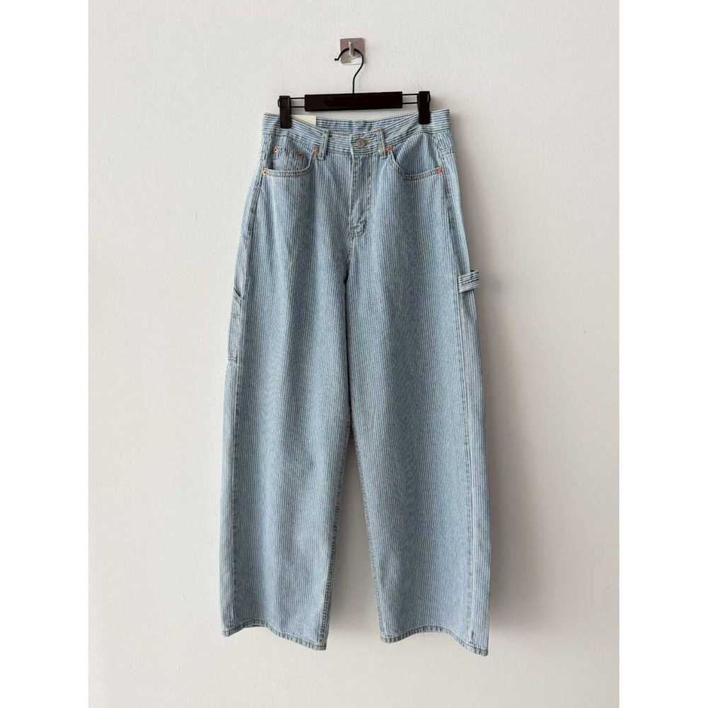 [預購 每周日中午 12:00收單] 2026 韓國 春夏新裝 條紋寬版牛仔褲-淺藍-細節圖3
