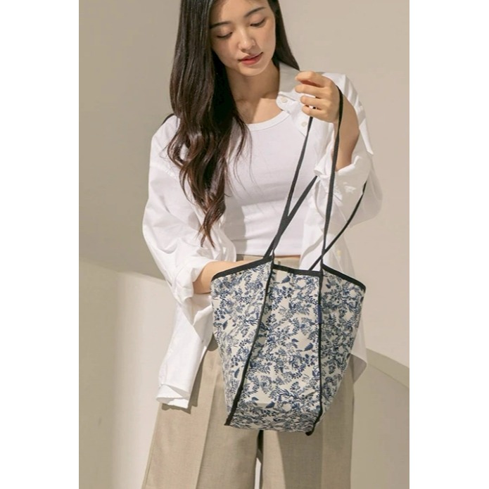 [預購 每周日中午 12:00收單] 2026 韓國  HIGHLOOP 復古碎花托特包(白底藍花)-細節圖3