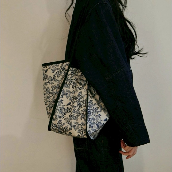 [預購 每周日中午 12:00收單] 2026 韓國  HIGHLOOP 復古碎花托特包(白底藍花)-細節圖5