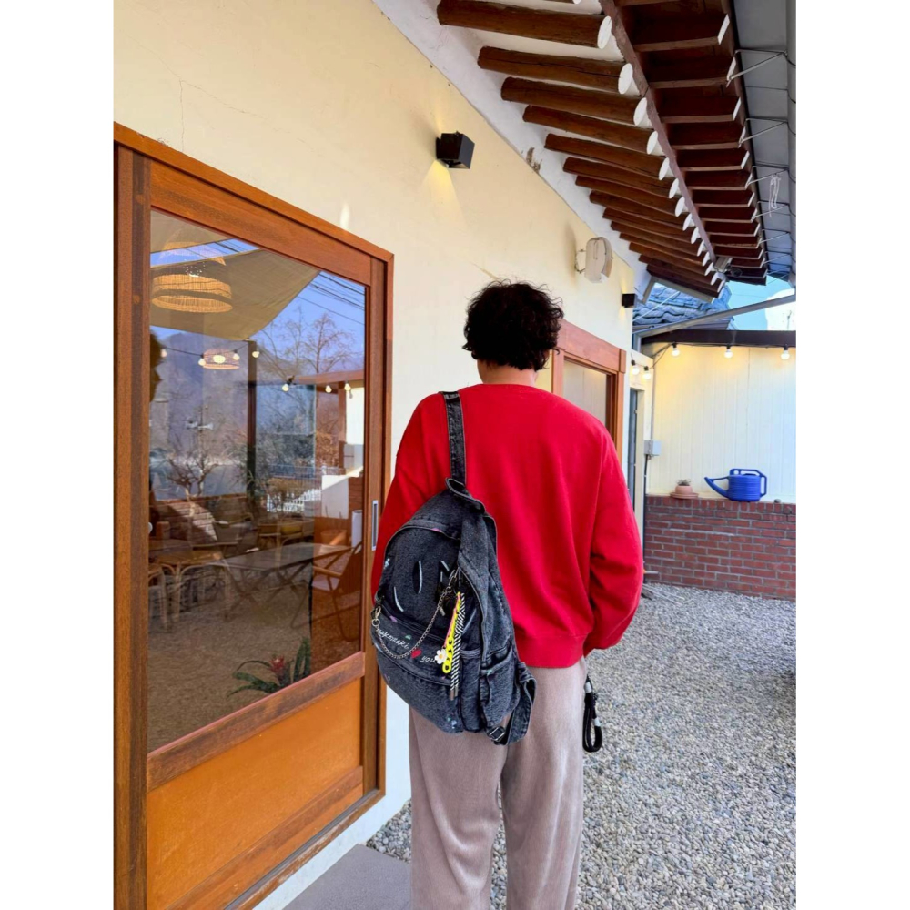 [預購 每周日中午 12:0收單] 2026 韓國 時尚包包 手繪笑臉牛仔後背包-細節圖6