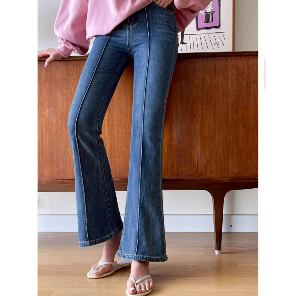 [預購 每周日中午 12:00收單] 2026 韓國 春夏女裝 縫線設計小喇叭牛仔褲-細節圖7