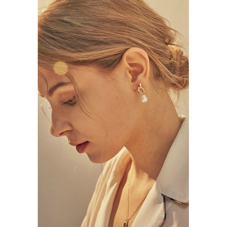 [預購 每周日中午12:00收單] 2026 韓國 HEI 秀賢戴 knot pearl post earring-細節圖3