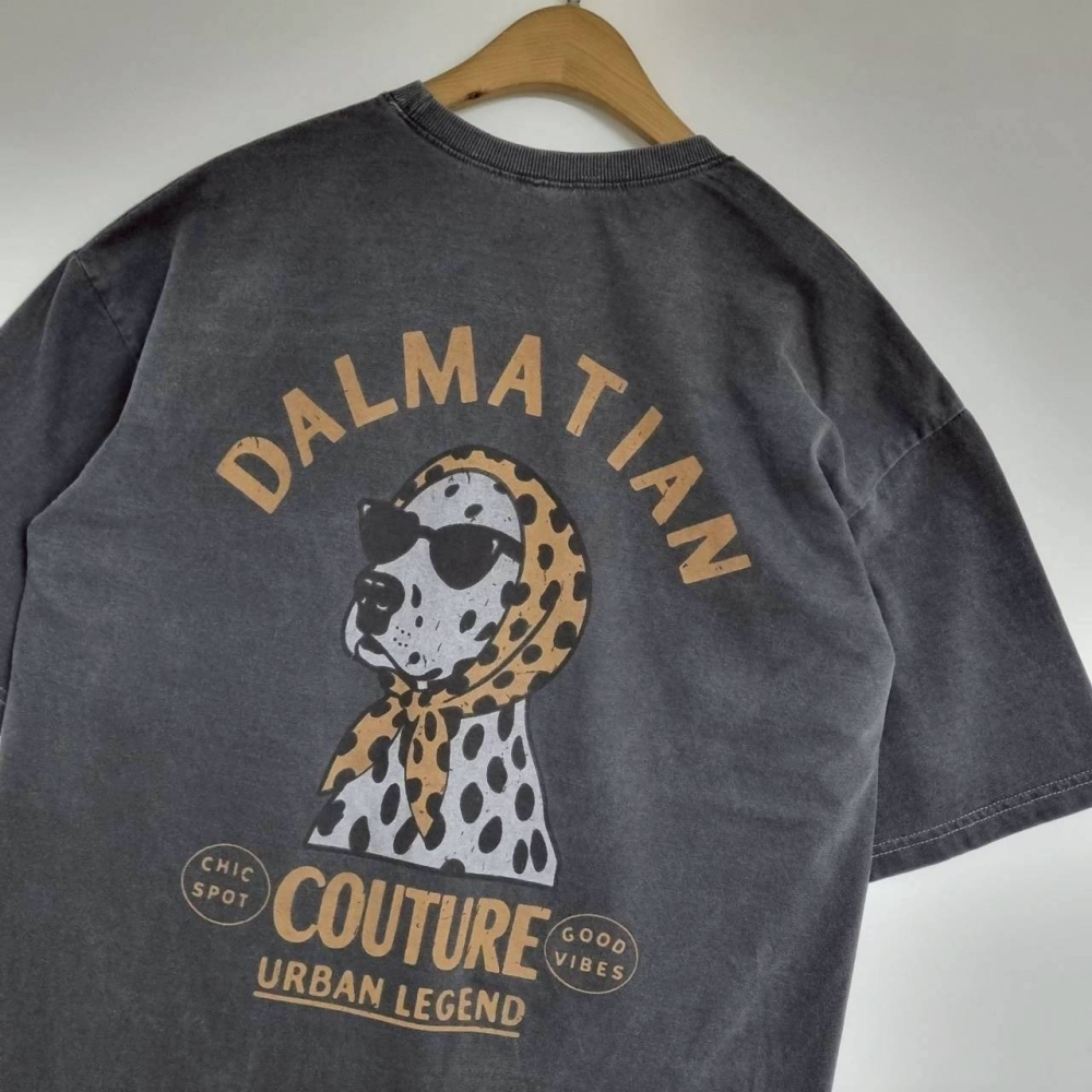 [預購 每周日中午 12:00收單] 2026 韓國 趣味短袖T-忠狗頭巾水洗上衣(中性款)-細節圖7