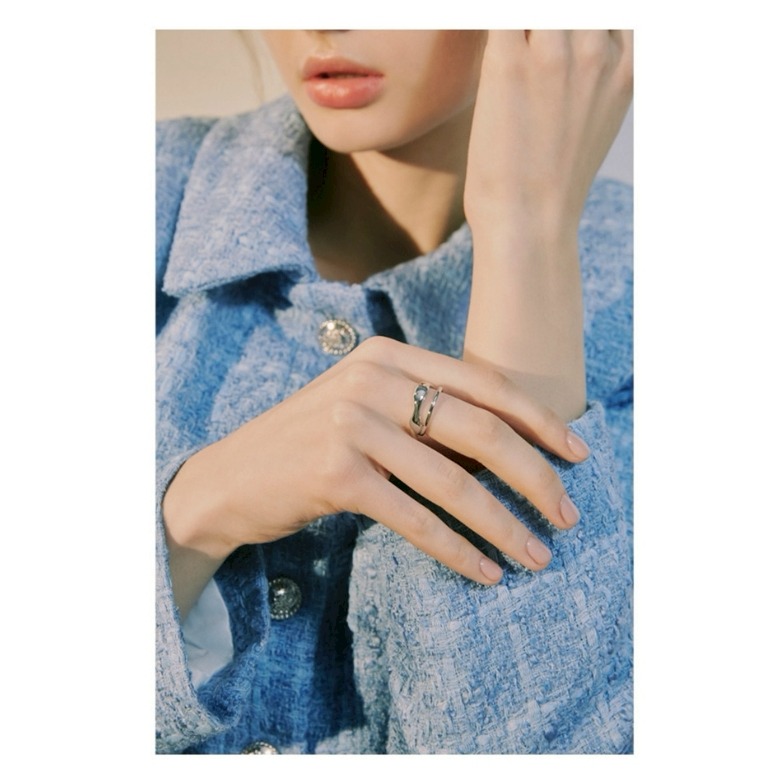 [預購 每周日中午 12:00收單] 2026 韓國  HEI 秀智,金宣虎戴 bold two lines ring-細節圖3