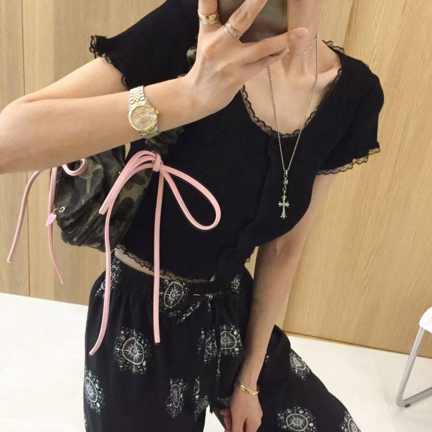 [預購 每周日中午 12:00收單] 2026 韓國 春夏女裝 蕾絲滾邊短版針織上衣-細節圖5
