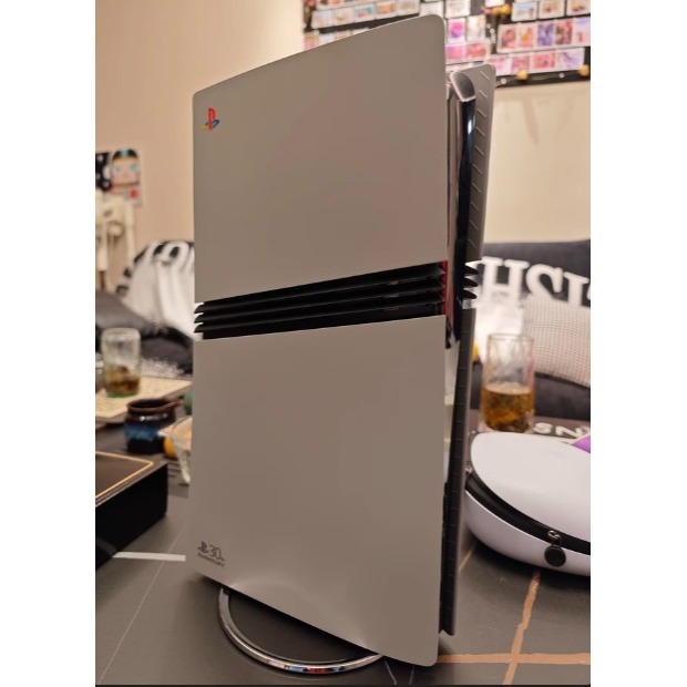 PS5 PRO 光碟版 30週年限定 PS復古灰紀念款主機殼 (附PS LOGO/30周年貼紙)-細節圖3