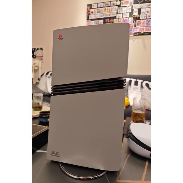 PS5 PRO 光碟版 30週年限定 PS復古灰紀念款主機殼 (附PS LOGO/30周年貼紙)-細節圖4