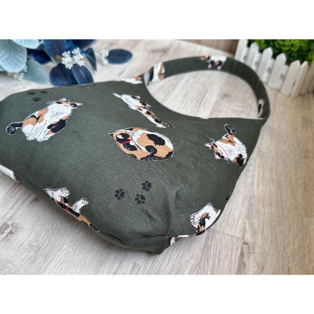 三花貓的慵懶午後 月弧肩背包 貓咪花布 日系手作包-細節圖3