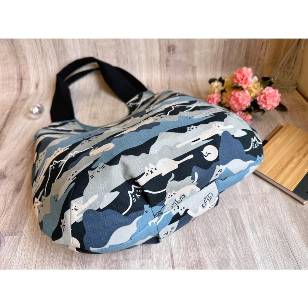 山嵐裡的貓影 柔軟水滴包 肩背 大容量 軟布包-細節圖4