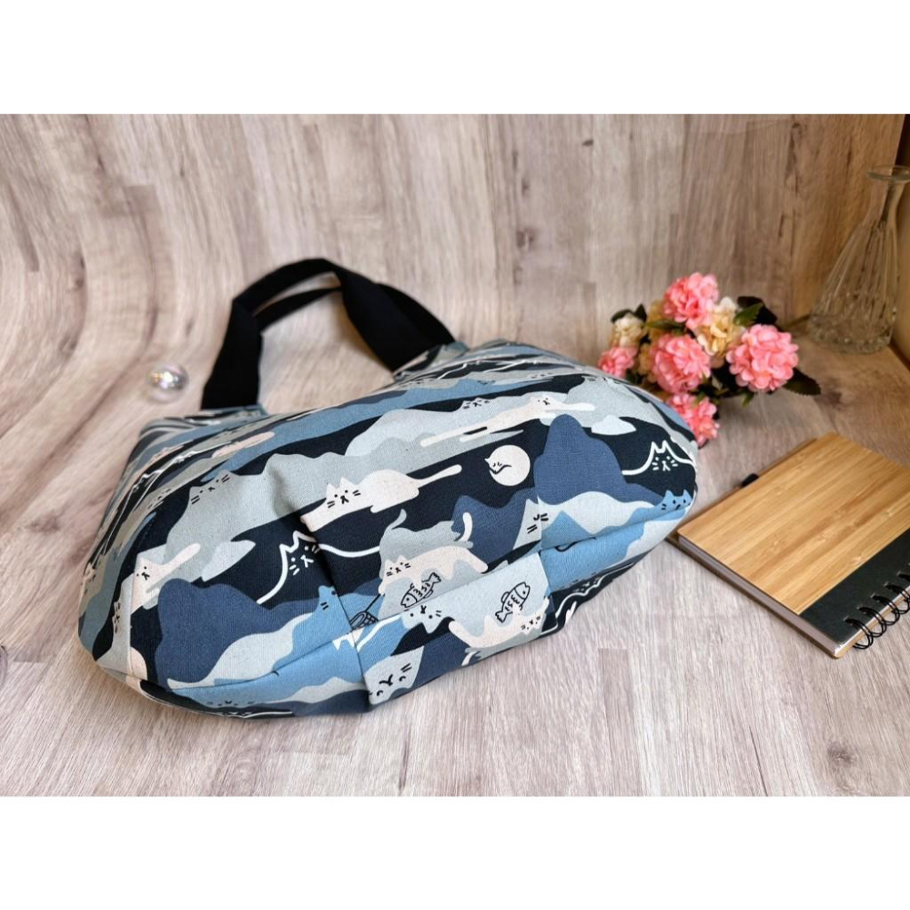 山嵐裡的貓影 柔軟水滴包 肩背 大容量 軟布包-細節圖8