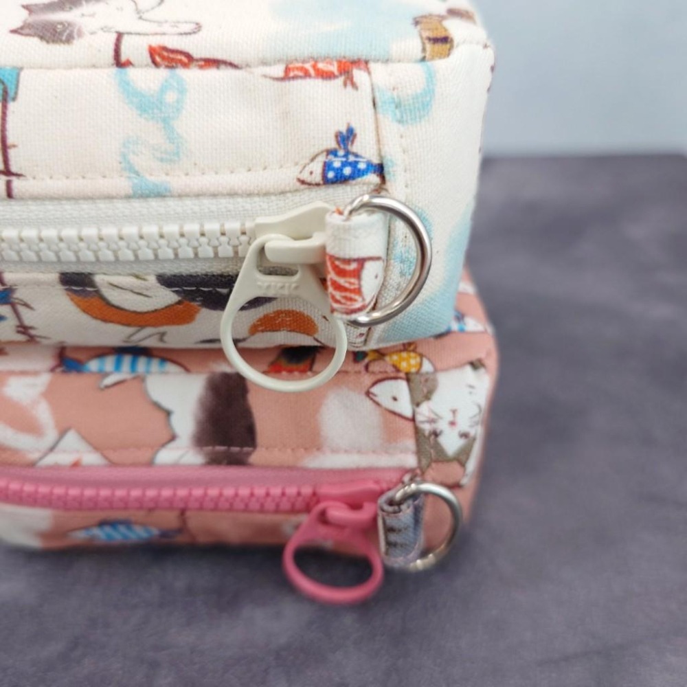 貓咪曬衣樂 方形拉鍊收納包 可拆式手腕帶 手作小物包 行動電源包-細節圖5