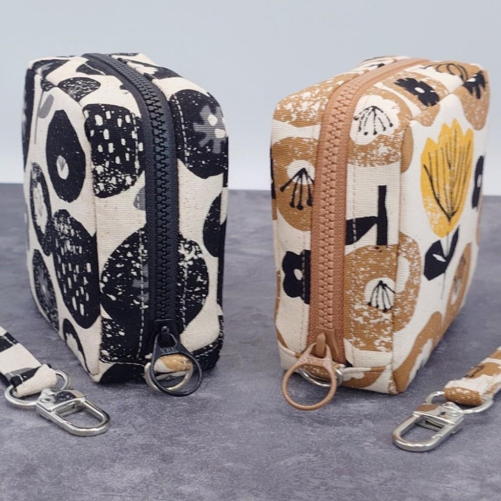 圓圈花 方形拉鍊收納包 可拆式手腕帶 手作小物包 行動電源包-細節圖5