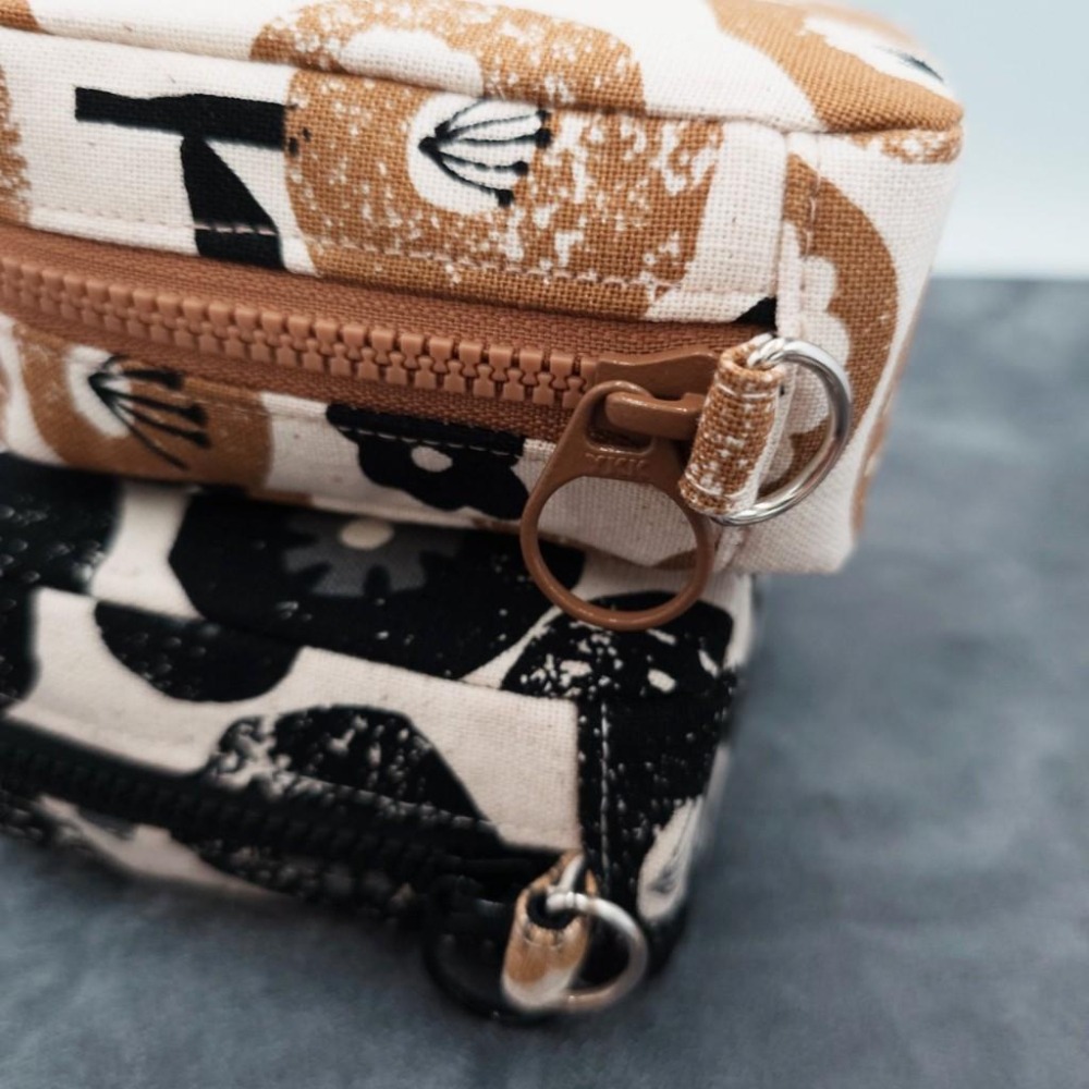 圓圈花 方形拉鍊收納包 可拆式手腕帶 手作小物包 行動電源包-細節圖6