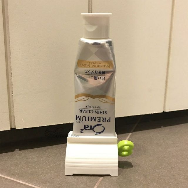 大信百貨》簡約不浪費 手轉 擠牙膏神器 擠牙膏 牙膏器 牙膏掛架 手動擠牙膏 擠牙膏器具，擠牙膏器-細節圖4