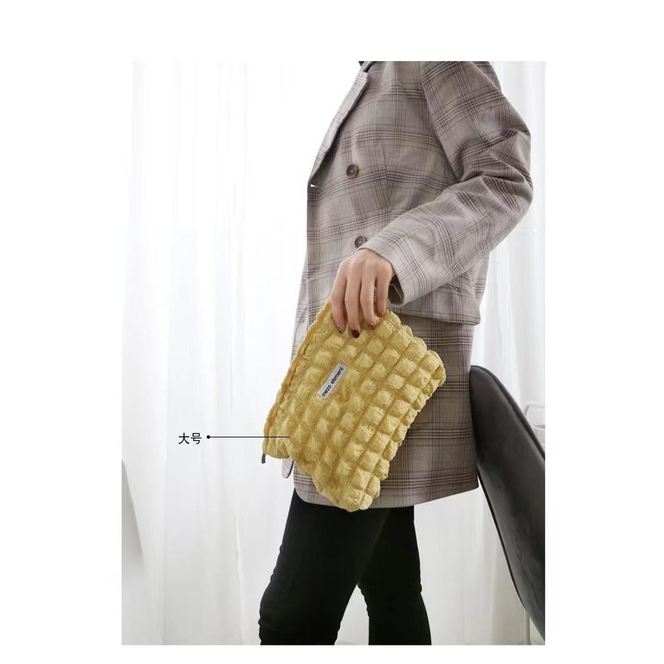 WDF.CO現貨｜黃色白色｜新款韓國多巴胺化妝包 │可愛的泡芙包 │雲朵包 ｜泡泡包｜大容量｜輕量｜柔軟｜可翻摺-細節圖2