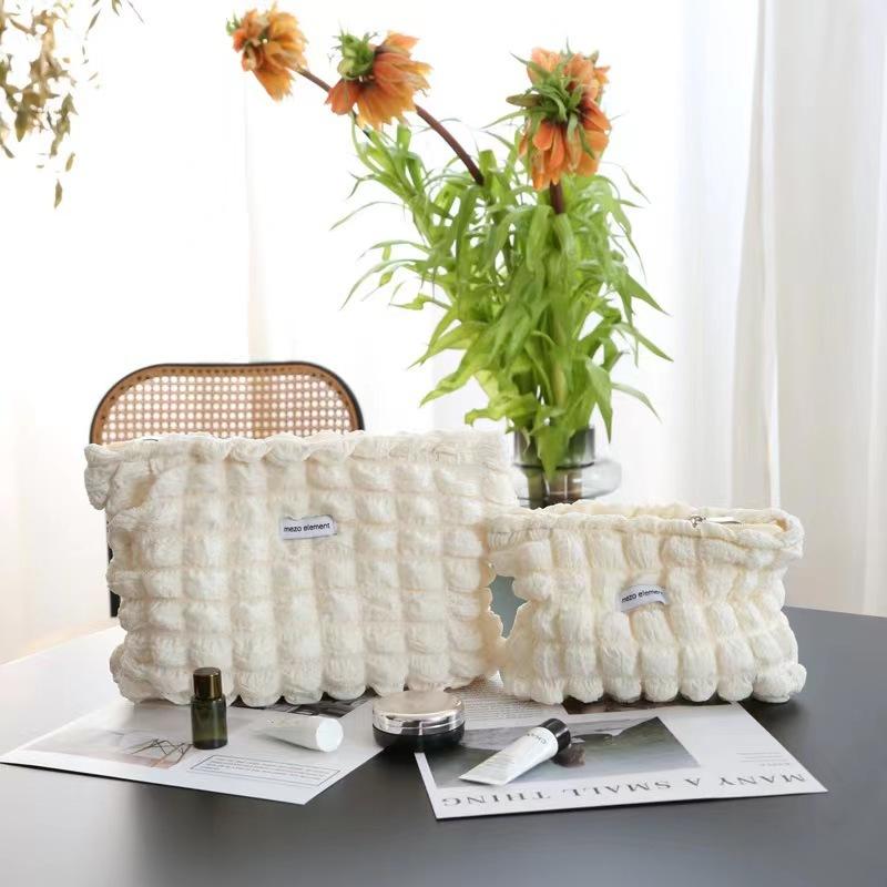 WDF.CO現貨｜黃色白色｜新款韓國多巴胺化妝包 │可愛的泡芙包 │雲朵包 ｜泡泡包｜大容量｜輕量｜柔軟｜可翻摺-細節圖5