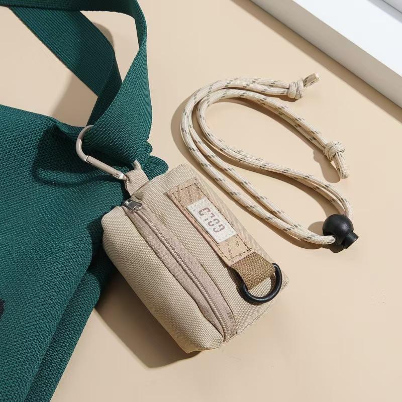 WDF.CO現貨｜2025韓國東大門新款GOLD鑰匙包掛脖子包│卡灰2色隨身小包│可調整│收納包｜有拉鍊｜耳機包｜輕量-細節圖5