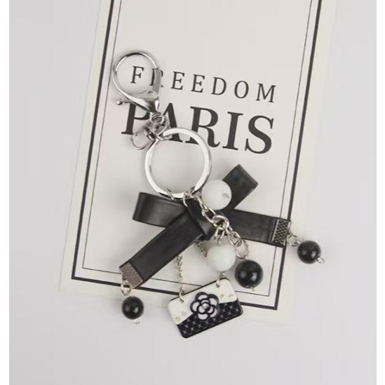 WDF.CO現貨｜2025韓國小香風新款│2款山茶花鍊條吊飾│珍珠│蝴蝶結│黑白包包吊飾｜鑰匙圈配飾｜可愛小物｜-細節圖3