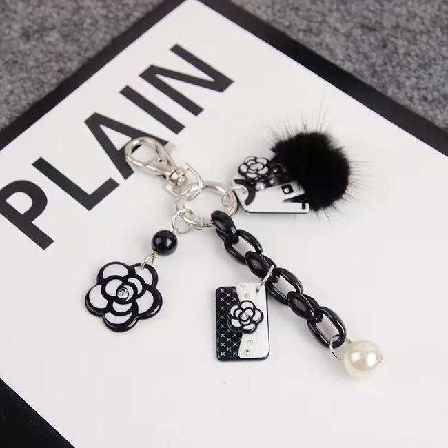 WDF.CO現貨｜2025韓國小香風新款│2款山茶花鍊條吊飾│珍珠│蝴蝶結│黑白包包吊飾｜鑰匙圈配飾｜可愛小物｜-細節圖6