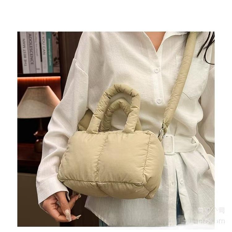 WDF.CO現貨│2025新款MINI韓國小吐司托特包│6色防潑水小方塊包│單肩斜背空氣包 │有拉鍊｜通勤包｜雲朵包-細節圖3