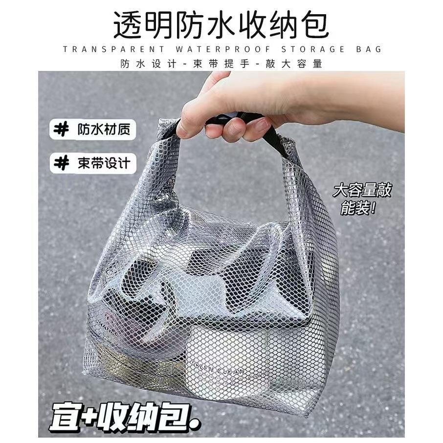 WDF.CO現貨│2025新款│透明防水斜背收納包│27.5*35cm│洗漱袋附編織吊繩│手提游泳袋│有卡扣│防水袋-細節圖5