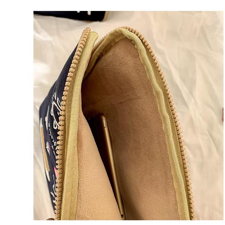 WDF.CO現貨│2025韓國新款花朵ipad筆電包收納│黑色平板保護套│蛋糕刺繡│13吋ipad收納鋪棉包││-細節圖7