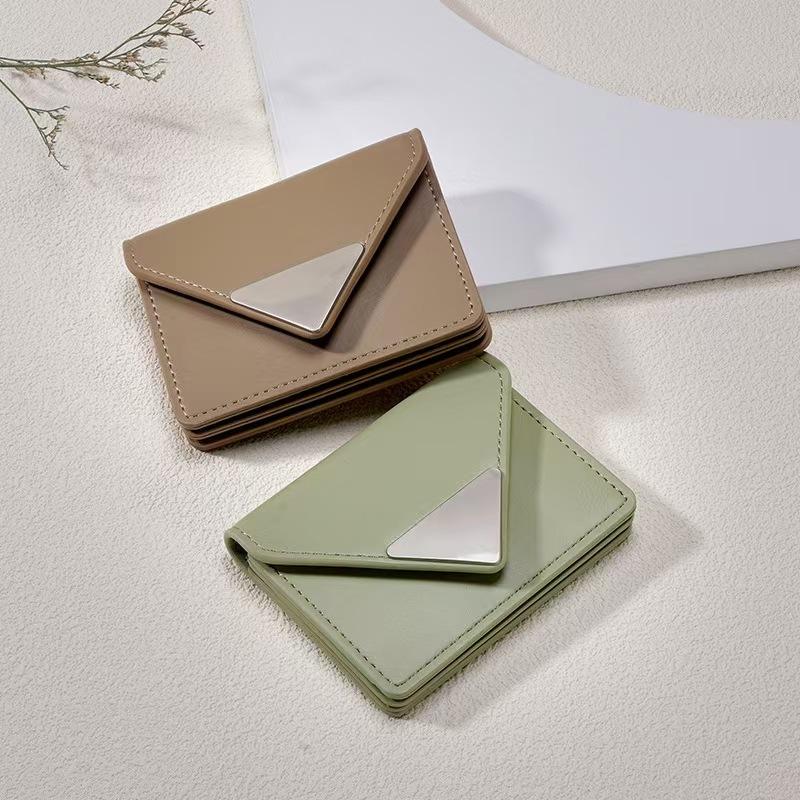 WDF.CO現貨｜2025韓版新款三角五金造型短夾｜藍綠2色強力磁扣卡夾｜3層皮革錢包｜短夾｜收納小包-細節圖2