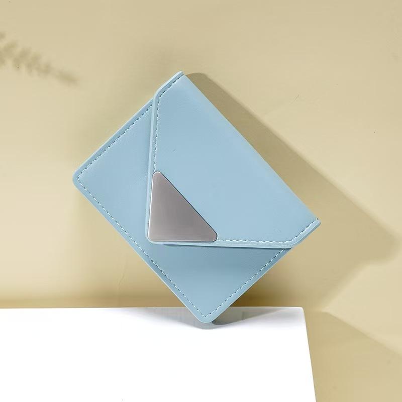 WDF.CO現貨｜2025韓版新款三角五金造型短夾｜藍綠2色強力磁扣卡夾｜3層皮革錢包｜短夾｜收納小包-細節圖4