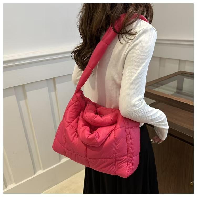 WDF.CO現貨│2024韓國東大門新方格托特包│5色吐司方塊空氣包 │大方包│單肩包｜有拉鍊｜容量大｜泡芙包｜外出包-細節圖5