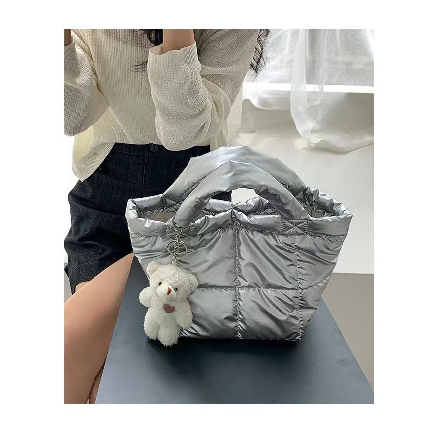 WDF.CO現貨｜2024韓國4色空氣托特包│黑白銀咖｜防潑水｜方格泡泡｜輕量包｜有磁鈕｜手提包｜大容量｜羽絨包｜通勤包-細節圖6