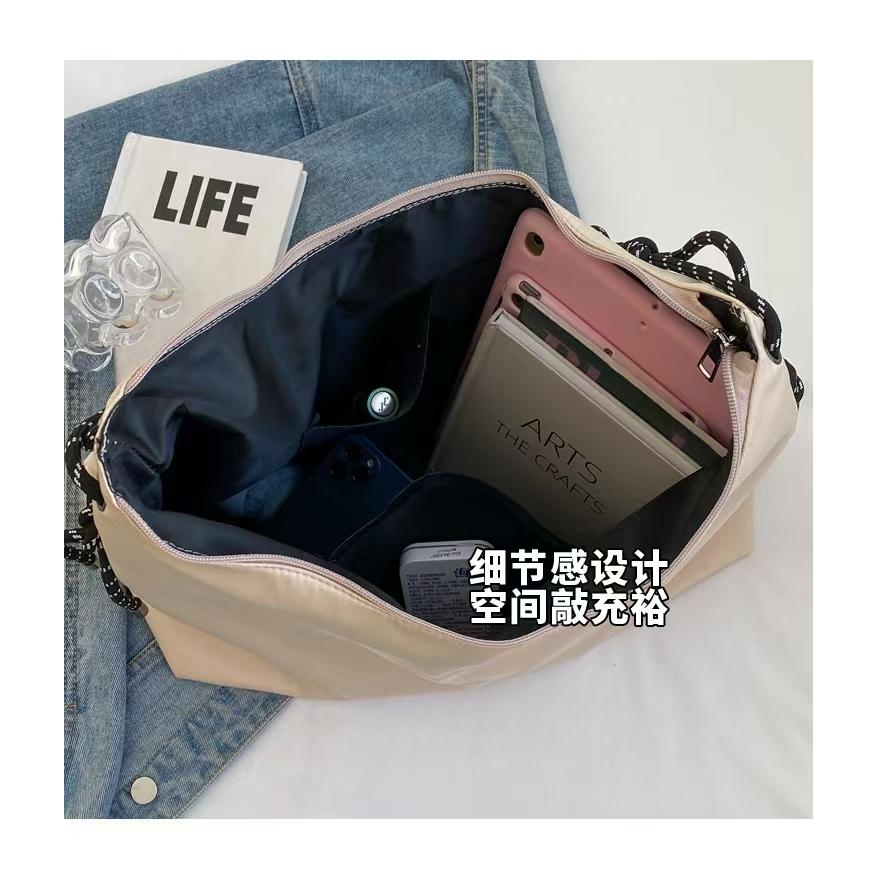 WDF.CO現貨｜2024韓國尼龍通勤大月亮包│黑白2色 │有拉鍊│斜背包│大容量│單肩包│上課包｜防潑水｜外出包-細節圖9