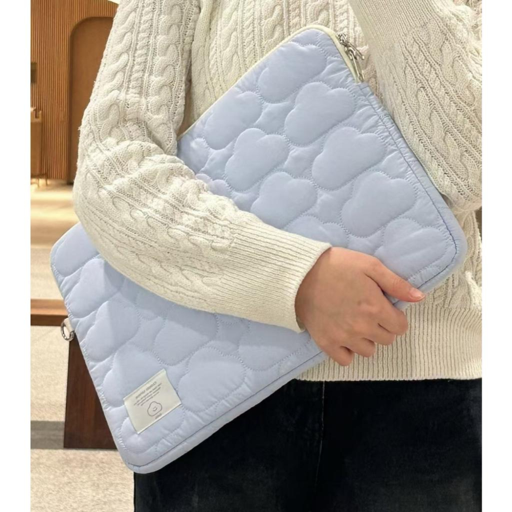 WDF.CO現貨│2024韓國新款可愛雲朵筆電包│藍白2色平板保護套│14吋ipad收納鋪棉包│雲朵刺繡│ins小物-細節圖2