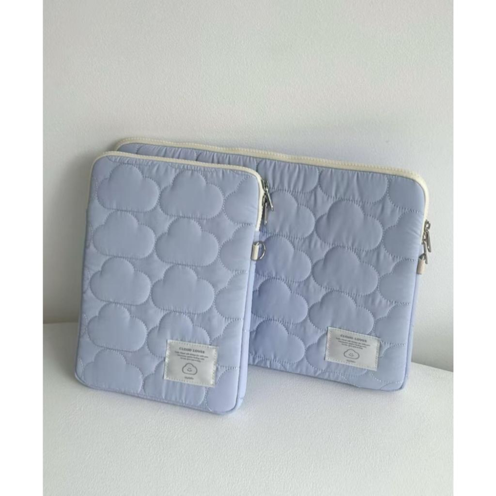 WDF.CO現貨│2024韓國新款可愛雲朵筆電包│藍白2色平板保護套│14吋ipad收納鋪棉包│雲朵刺繡│ins小物-細節圖3