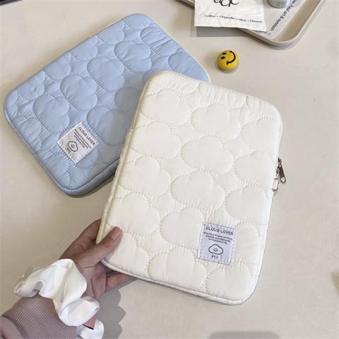 WDF.CO現貨│2024韓國新款可愛雲朵筆電包│藍白2色平板保護套│14吋ipad收納鋪棉包│雲朵刺繡│ins小物-細節圖6