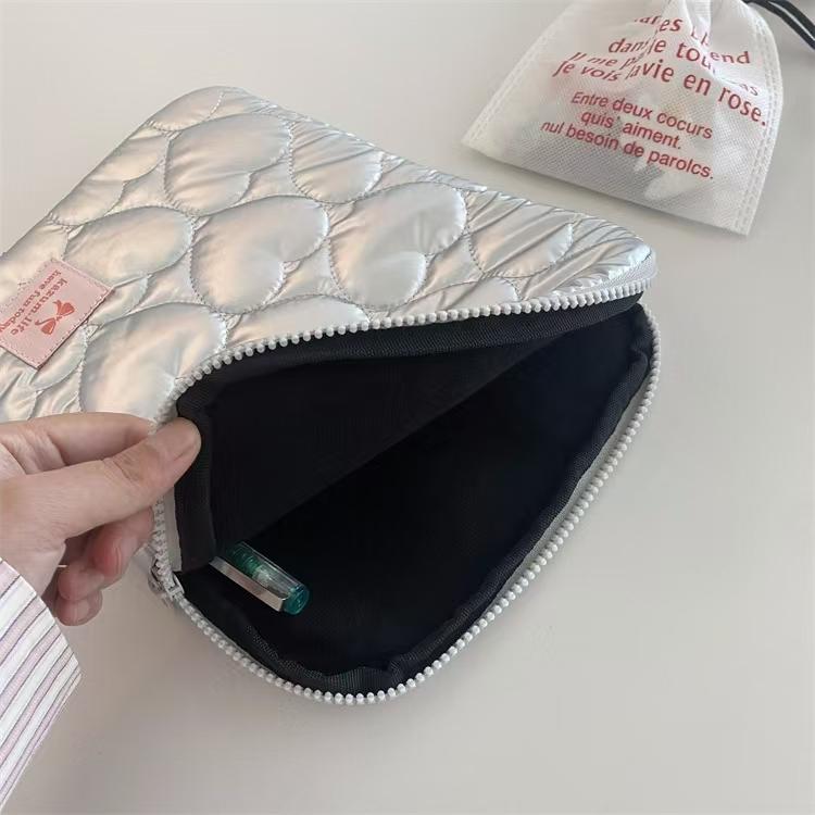 WDF.CO現貨│2024韓國新款愛心馬卡龍筆電包│粉銀藍黃4色平板保護套│14吋ipad收納棉包│愛心刺繡│ins小物-細節圖8