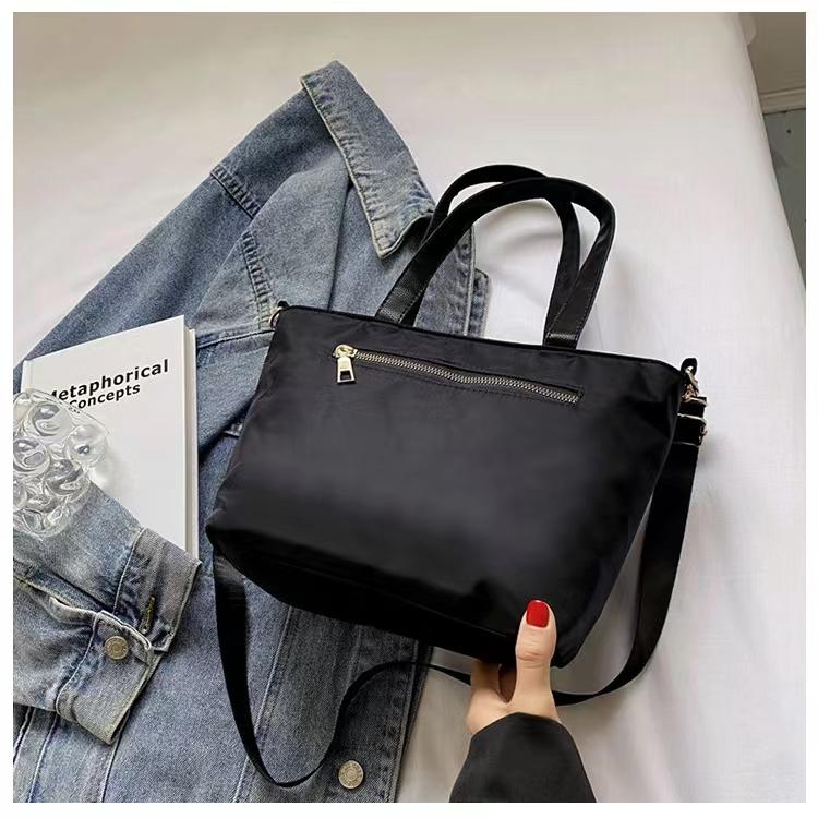 WDF.CO現貨│2024新款韓國大眼睛托特包│抽繩包 │黑色2款│防潑水│有拉鍊 │斜背包｜大容量｜通勤包｜外出包-細節圖9