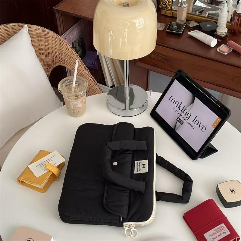 WDF.CO現貨│2025韓國新款ipad筆電包收納│黑白藍3色平板保護套│PVC透明設計│14吋ipad收納鋪棉包││-細節圖8