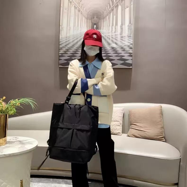 WDF.CO現貨│2025新款尼龍小眾機能風後背包│ 黑綠2色多口袋手提包│底部可放鞋│超大容量│防潑水│外出旅行包-細節圖4