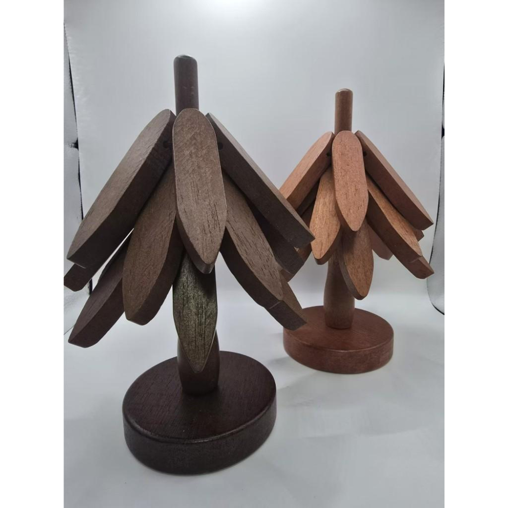 WDF.CO現貨｜2025北歐風胡桃木聖誕樹隔熱墊｜原木3片組含底座｜居家生活木質隔熱墊｜胡桃色杯墊｜柚木色餐桌墊｜-細節圖2