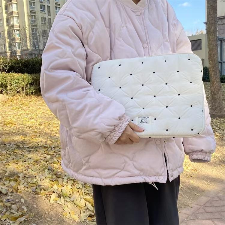 WDF.CO現貨│2024韓國新款圓點點筆電包│黑白2色平板保護套│14吋ipad收納鋪棉包│圓點點刺繡│ins小物-細節圖7